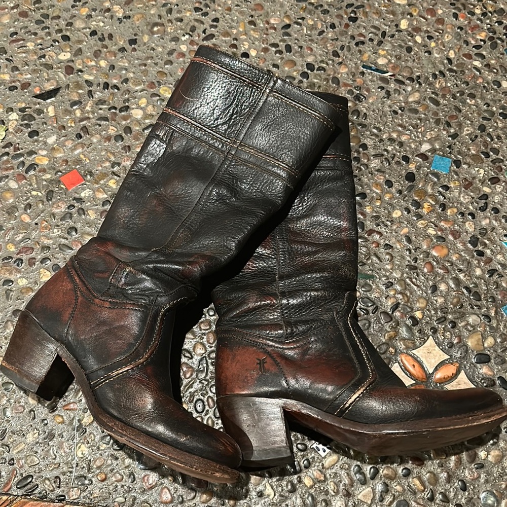 Frye Jane Thick soft heeled leather boots with burgundy distressed finish